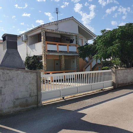 Haus Central Vir Exterior foto